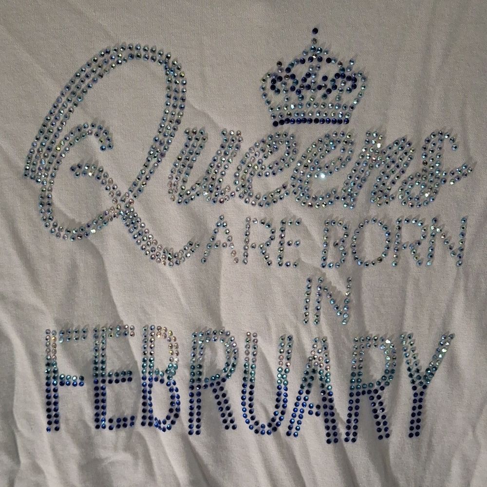 NNWT Queens Are Born In February Birthday Rhinestone Tee